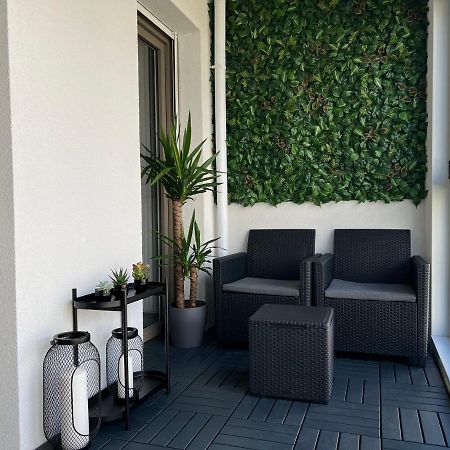 Appartement Avec Son Jardin D'Hiver Poissy Exterior foto