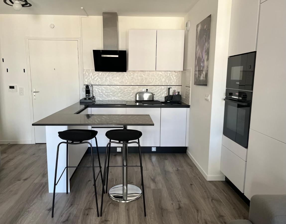 Appartement Avec Son Jardin D'Hiver Poissy Exterior foto