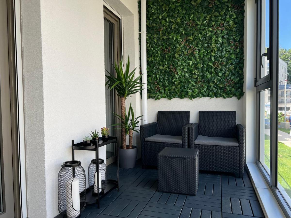 Appartement Avec Son Jardin D'Hiver Poissy Exterior foto
