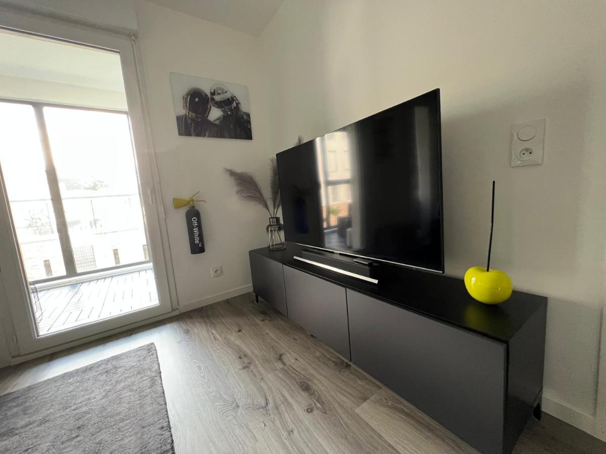 Appartement Avec Son Jardin D'Hiver Poissy Exterior foto