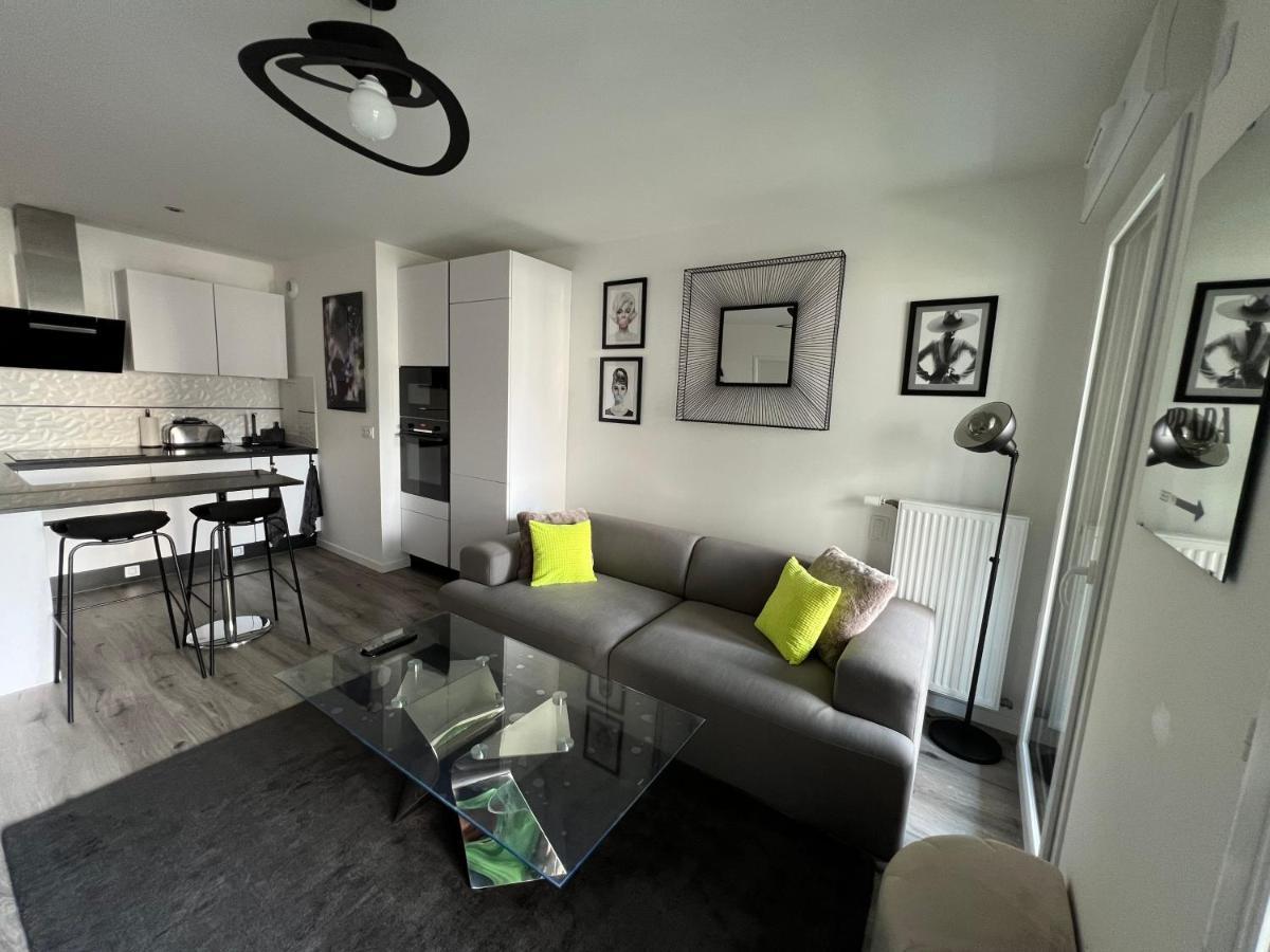 Appartement Avec Son Jardin D'Hiver Poissy Exterior foto